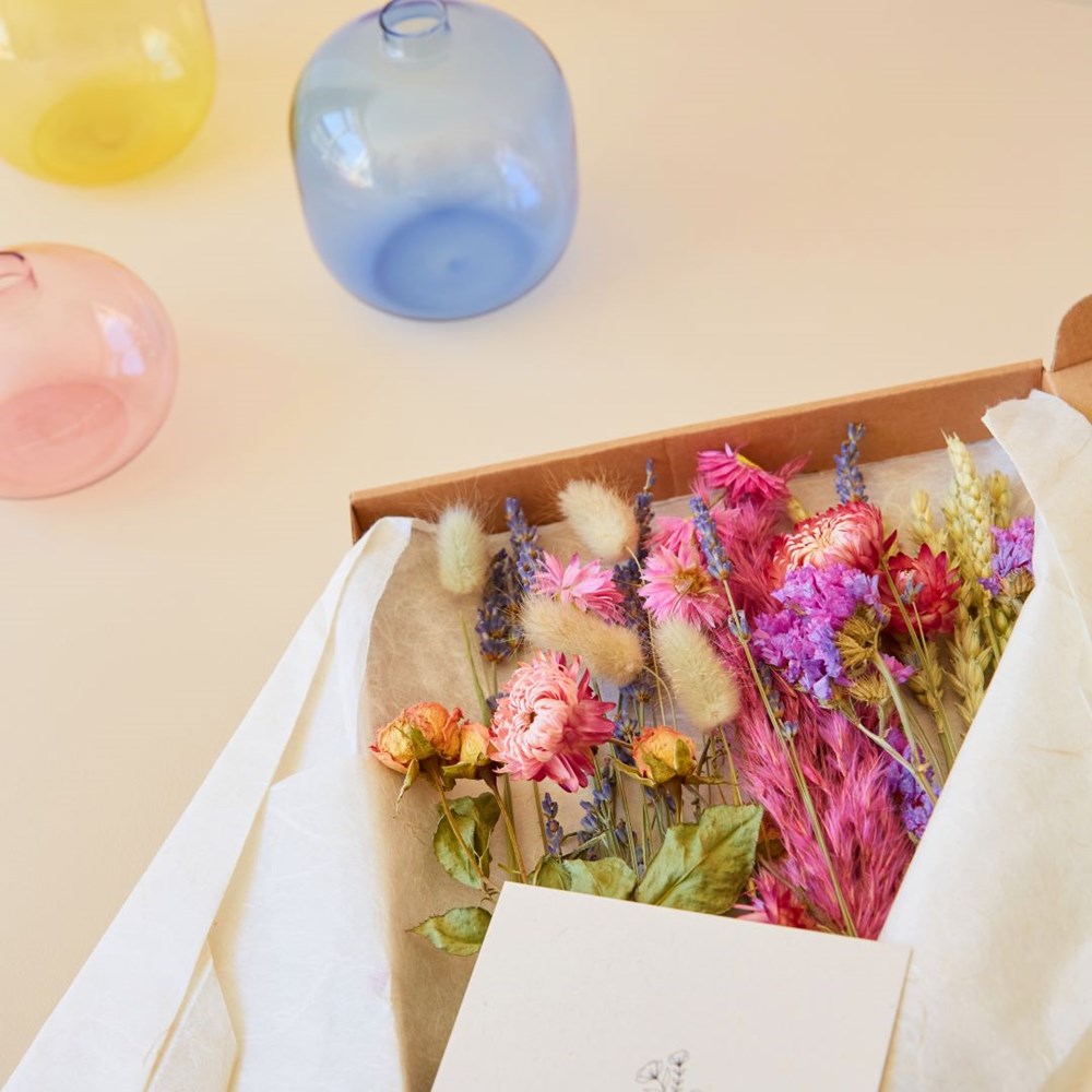 Dried Flowers in Letterbox (L), White