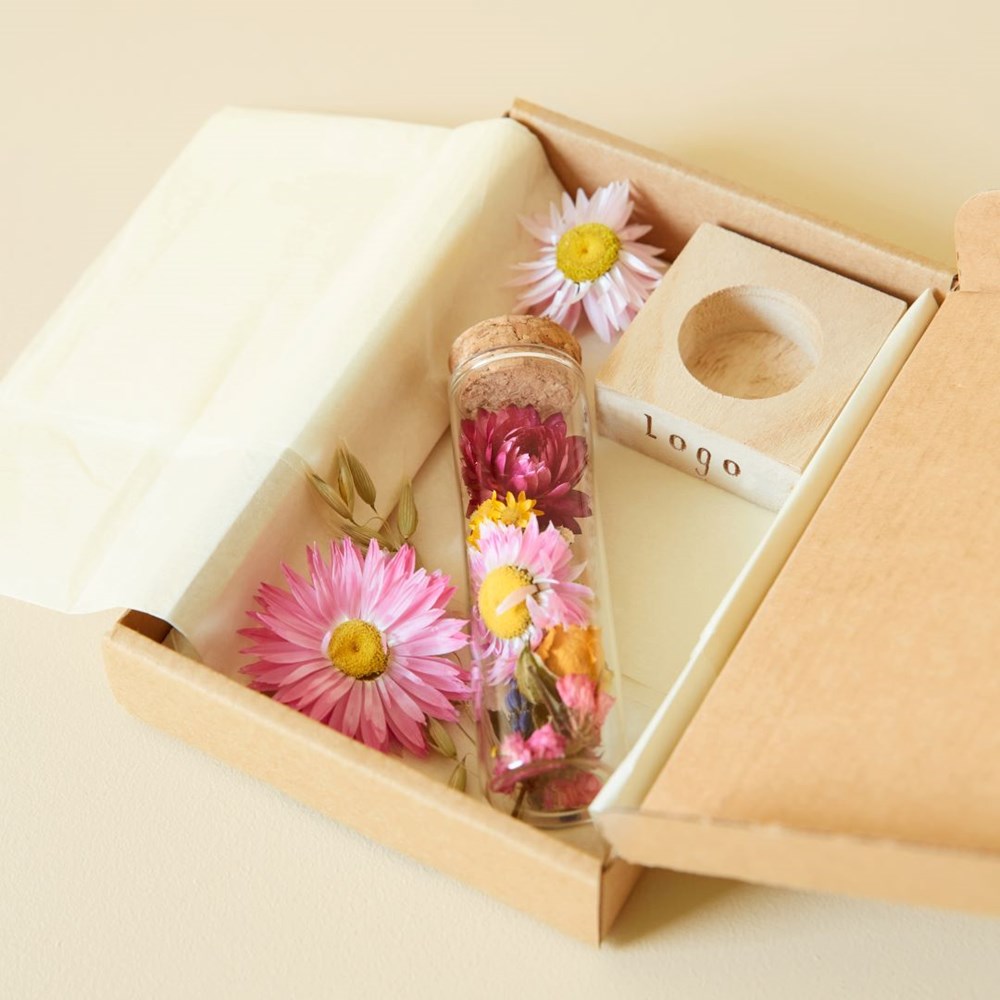 Dried Flowers in Letterbox (S), Yellow